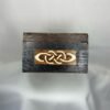 Coffret Arbre de vie, pyrogravure sur bois avec motifs Yggdrasil et influence Viking. Une création de Louve de Lune pour Pyro'Art