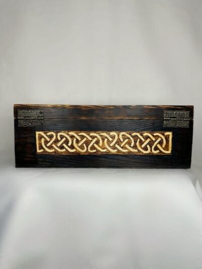 Coffret Arbre de vie en pyrogravure, artisanat celtique avec symbolisme nordique. Louve de Lune pour Pyro'Art