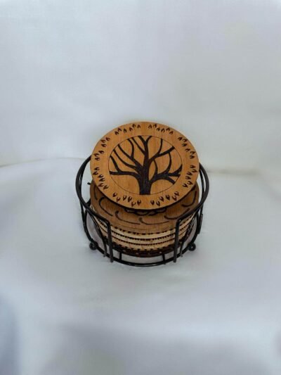 Sous-verres en bois pyrogravés sur le thème des arbres de vie. Louve de Lune pour Pyro'Art.