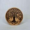 Décapsuleur en bois gravé à la main avec motif Arbre de Vie celtique en pyrogravure, accessoire pratique et décoratif. Créé par Louve de Lune pour Pyro'Art