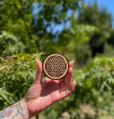 Le décapsuleur aimanté Fleur de vie - Pyroart Louve de lune