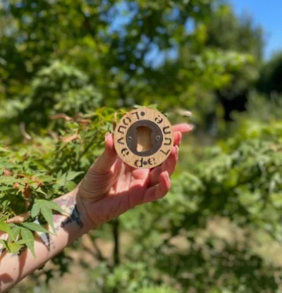 Le décapsuleur aimanté vue de dos - Pyro'Art Louve de lune