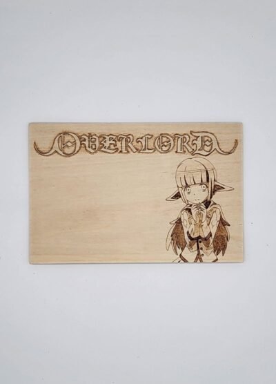 Création manga personnalisée sur bois en pyrogravure artisanale, format carte par Louve de Lune.