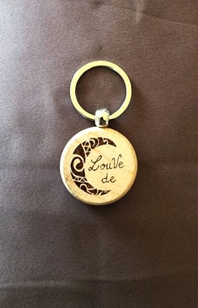 porte-clé en bois personnalisé dos signature Louve de Lune lune découpée pyrogravée - Pyroart