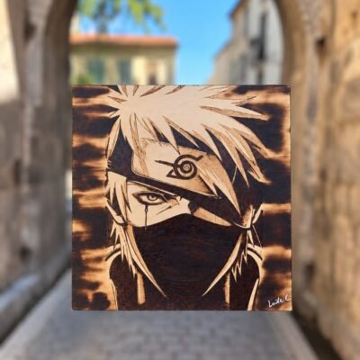 Tableau Kakashi Hatake en pyrogravure sur bois – Pyro’Art