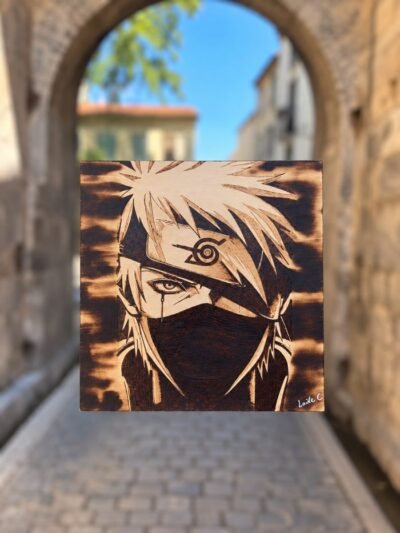 Tableau Kakashi Hatake en pyrogravure sur bois – Pyro’Art