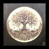 Arbre de vie pyrogravé sur bois - détail du travail de brûlage